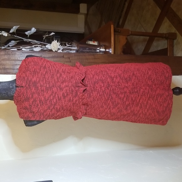 Red textured dress - Picture 6 of 9